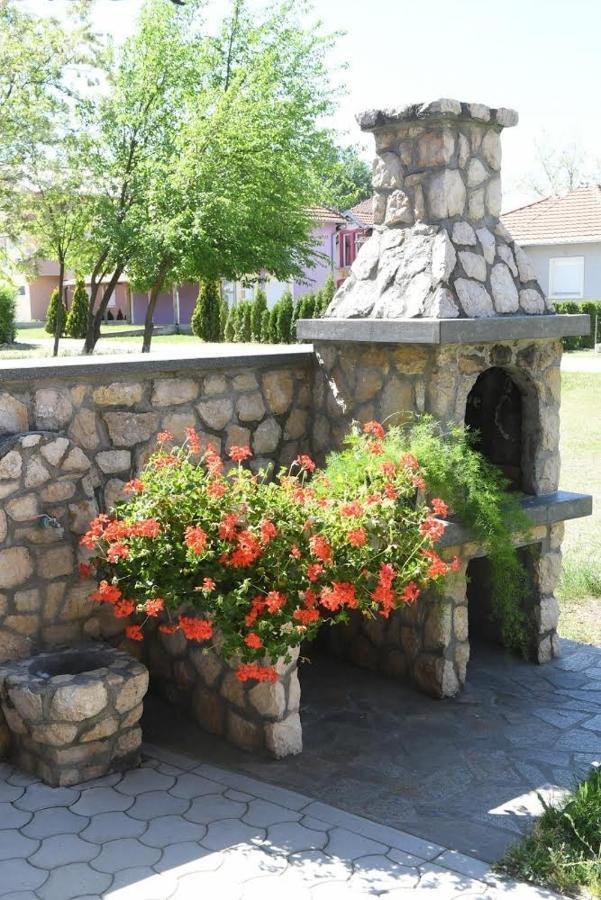 Ferienwohnung Sobe Alex Veliko Gradište Exterior foto